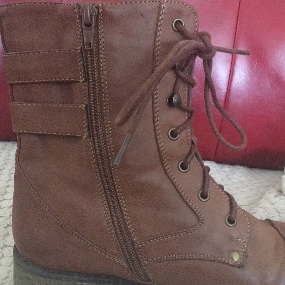 Boots - Picture 3 of 7